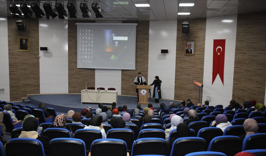 Tokat’ta Seyyah ve Tarihçilerin Gözünden Gazze Konferansı Düzenlendi