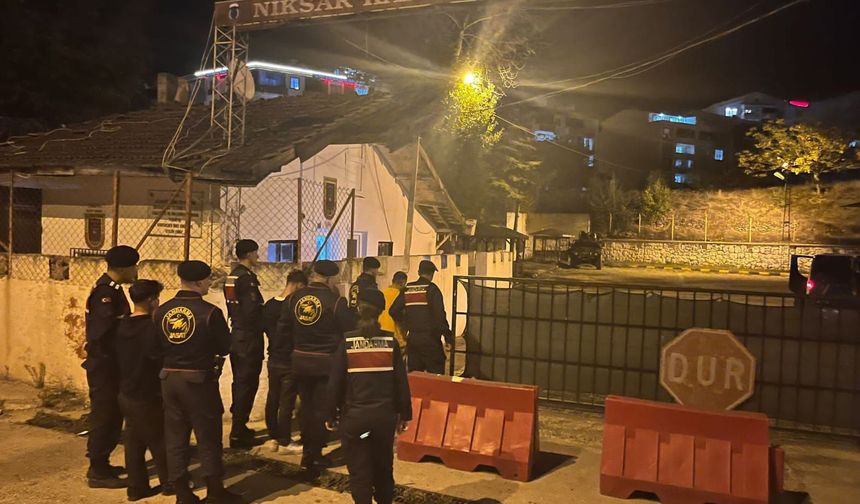 Niksar'da Evden Hırsızlık Yapan 3 Kişi Tutuklandı