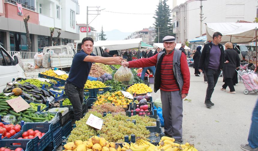 Erbaa’da Soğuk Hava ve Fiyatlar Vatandaşı Pazardan Uzaklaştırdı