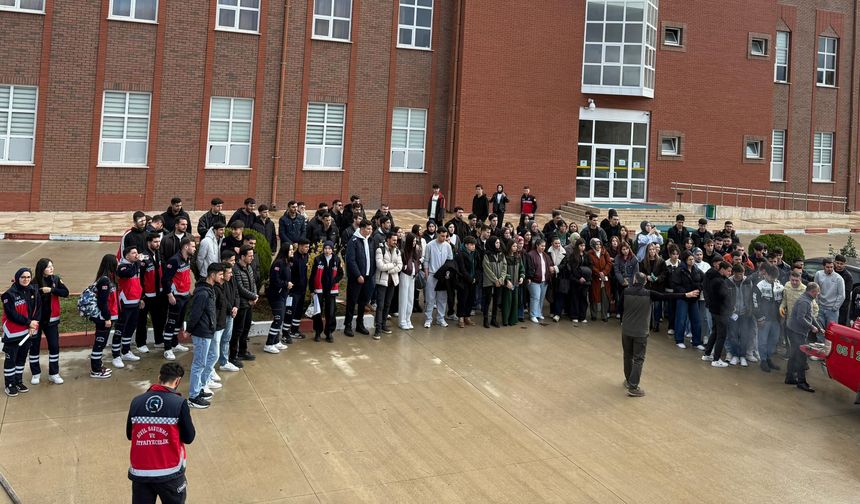 Orman Yangınlarıyla Mücadelede Yeni Adım: Niksar’da Gönüllülük Eğitimi Verildi