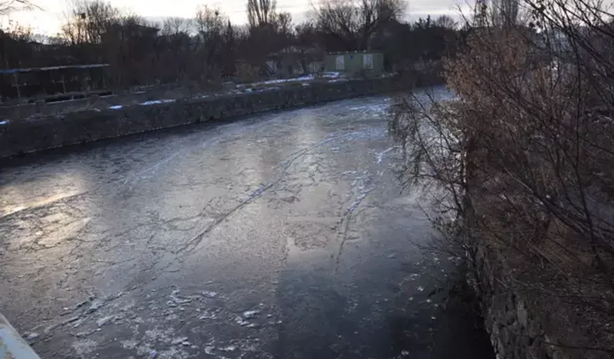 Hava Eksi 15, Kars Çayı Kısmen Dondu