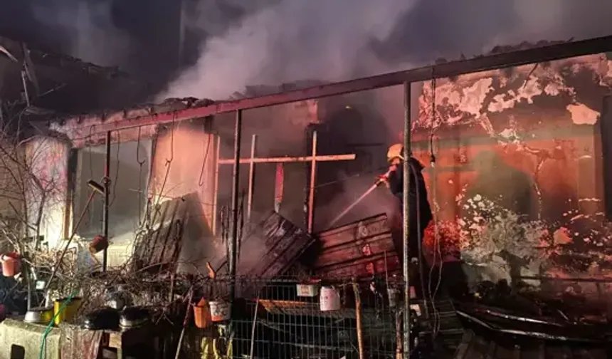 Çiftlik Yangını: Ev ve Tarım Araçları Kül Oldu