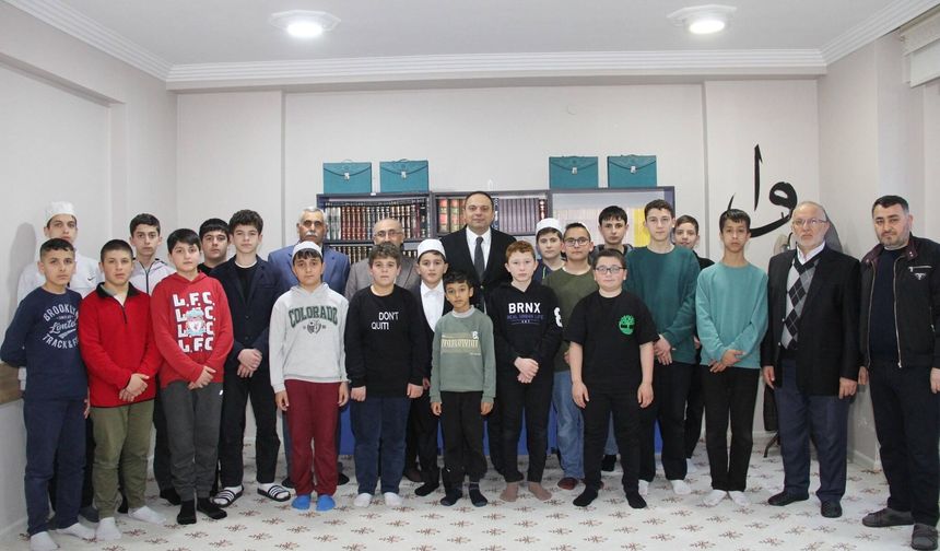 Erbaa Kaymakamı Dr. Remzi Demir, Hafız Adaylarıyla İftar Sofrasında Buluştu