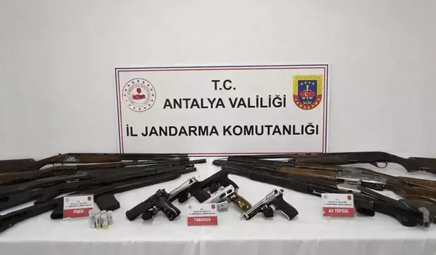 Eş Zamanlı Operasyonda 15 Ruhsatsız Silah Ele Geçirildi