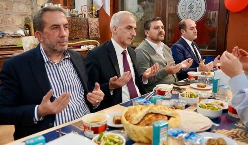 Gülbahar Hatun İmarethanesi’nde Merhum Nuri Koç Hayrına İftar Programı Düzenlendi