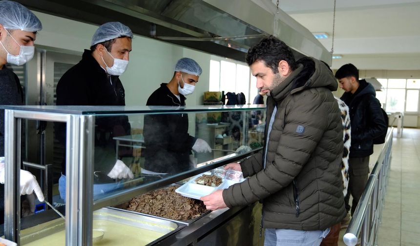 Tokat Gaziosmanpaşa Üniversitesi Öğrencilerin Seçimiyle İlk Öğle Yemeğini Hazırladı