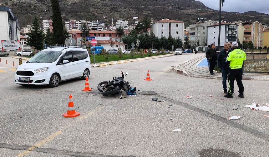 Tokat'ta Otomobil İle Motosiklet Çarpıştı: 2 Ağır Yaralı