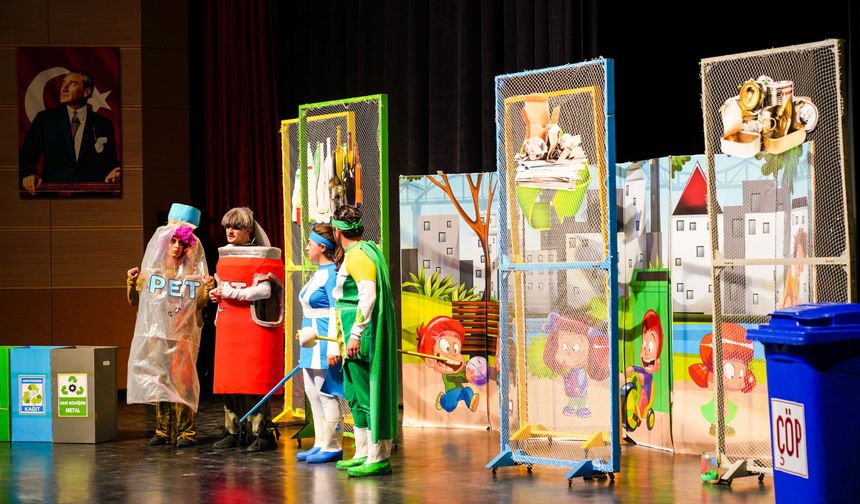 Erbaa’da Minik Çevreciler İş Başında: Uluslararası Sıfır Atık Günü Tiyatroyla Kutlandı