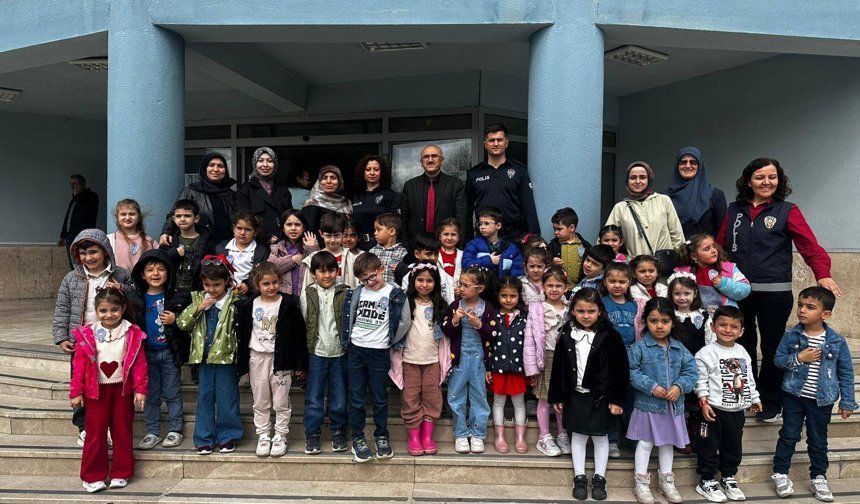 Erbaa’da Minik Yüreklerden Büyük Mesaj: Geleceğin Polislerinden Anlamlı Ziyaret