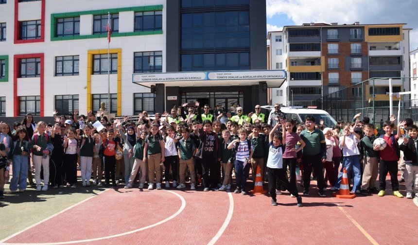 Niksar’da Trafik Haftası: Öğrencilere "Güvenli Yolculuk" Eğitimi