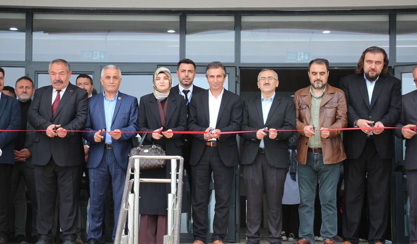 Erbaa Coşkun Önder Anadolu Lisesi’nde Bilim Rüzgarı: TÜBİTAK 4006 Bilim Fuarı Açıldı
