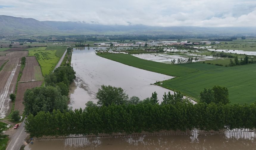 Tokat'ta Tarım Arazilerinin Sular Altında Kaldığı Anlar Dronla Görüntülendi