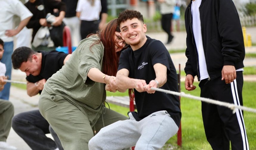 TOGÜ’de Halat Çekme Heyecanı: Öğrenci ve Personel Sporda Buluştu