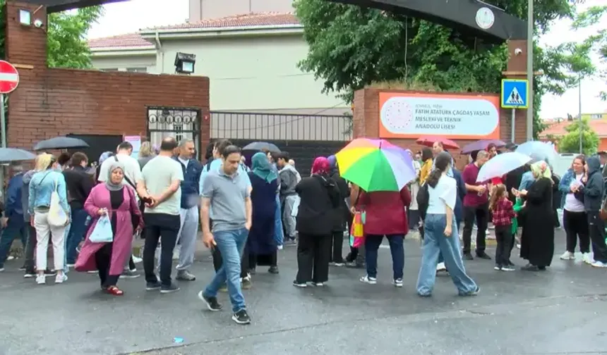 LGS Maratonu Başladı; Öğrenciler Kadar Veliler De Heyecan Yaşadı