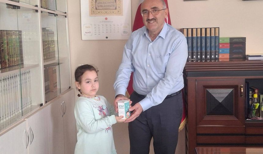 Minik Hiranur’dan Büyük Yürek: Kumbarasını Yeni Akademi İçin Bağışladı