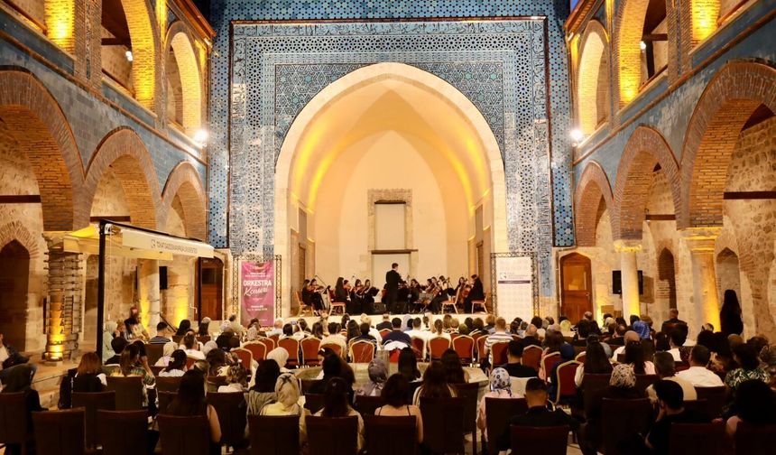 Tarihi Mekanda Müzik Ziyafeti: TOGÜ Orkestrası Gökmedrese’de Sahne Aldı