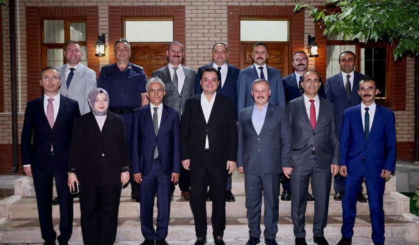 Vali Köklü’den Görev Yeri Değişen Mülki İdare Amirlerine Veda Yemeği