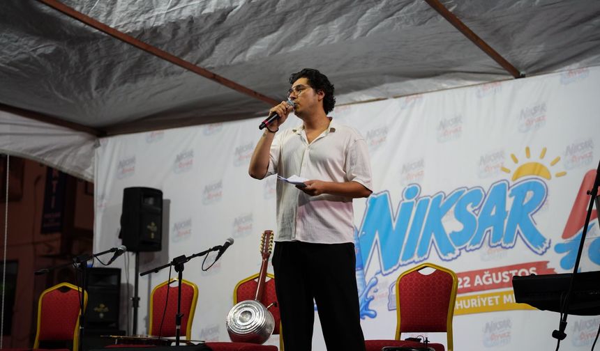 Niksar Ayvaz Su Fest Coşkuyla Başladı: Cumhuriyet Meydanı’nda Müzik Dolu İlk Gece!