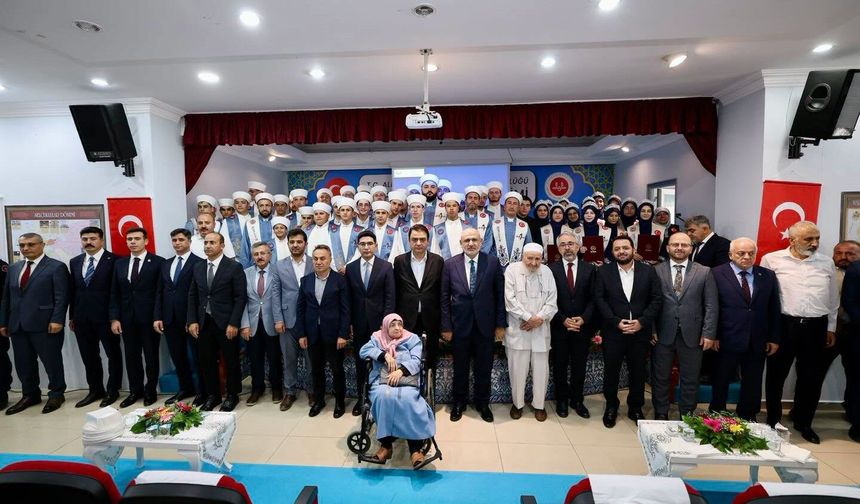 Almus’ta Kur’an Kursu Öğrencileri İçin Hafızlık İcazet Merasimi Düzenlendi