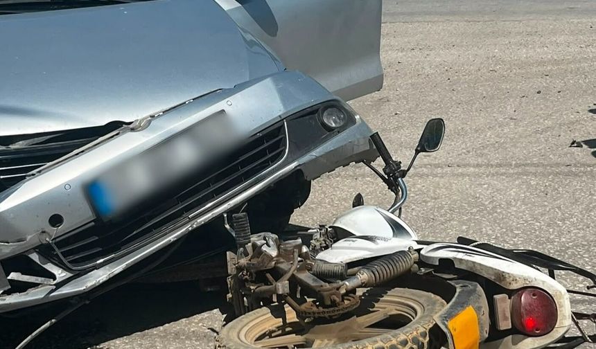 Erbaa’da Otomobil ile Motosiklet Çarpıştı: 1 Yaralı