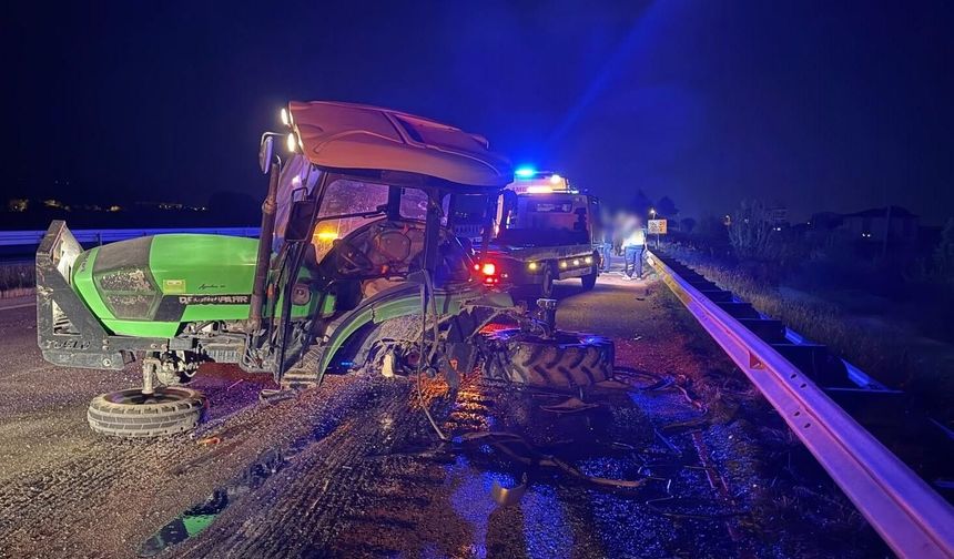 Erbaa D-100 Karayolu’nda Traktör İle Otomobil Çarpıştı: 3 Yaralı