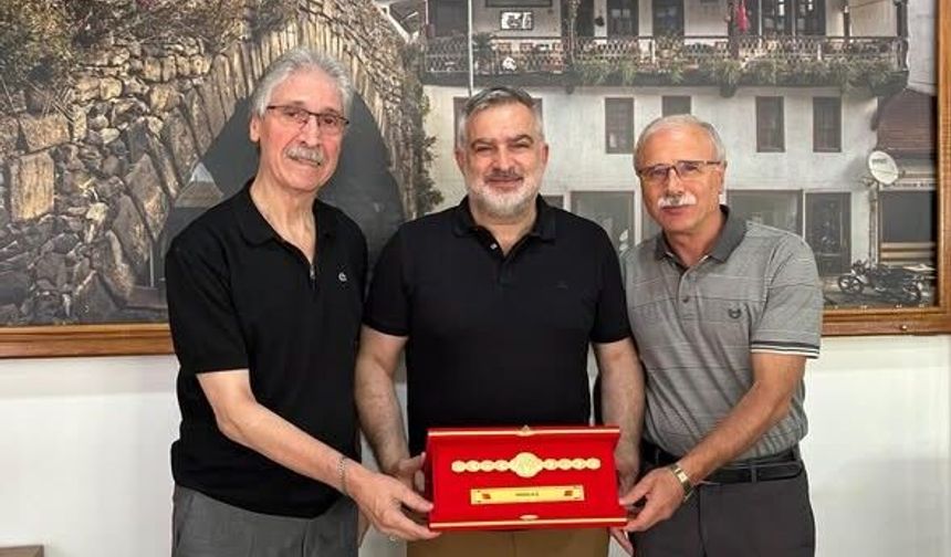 Niksar’da Ata Sporuna Destek Veren İş İnsanlarına Plaket Takdim Edildi