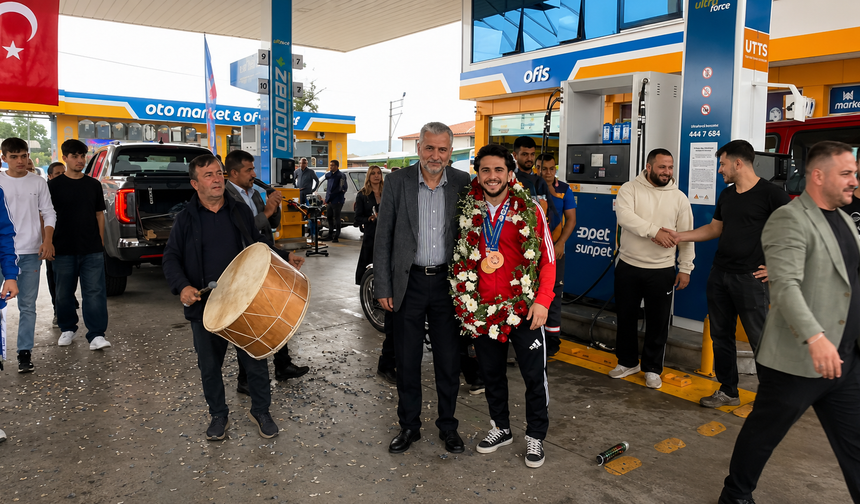 Akdeniz Oyunları Şampiyonu Ahmet Duman Erbaa’da Coşkuyla Karşılandı