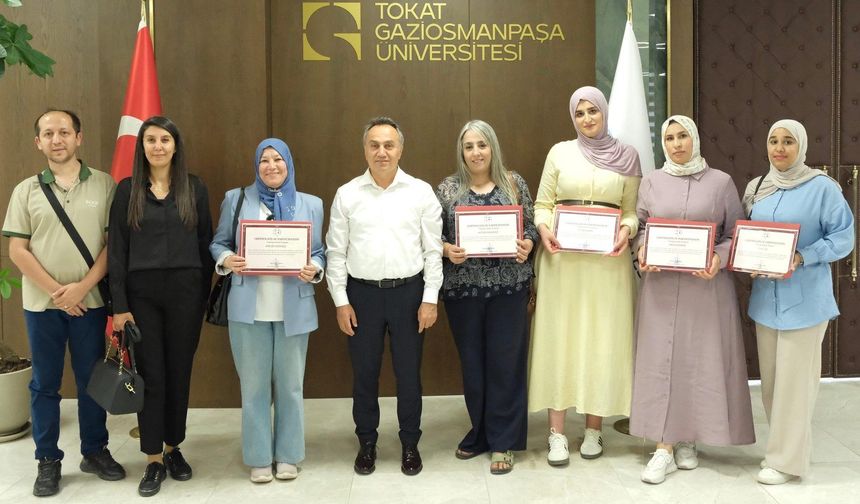 TOGÜ’den Küresel Bilim Hamlesi: Uluslararası Araştırmacılara Sertifikaları Verildi