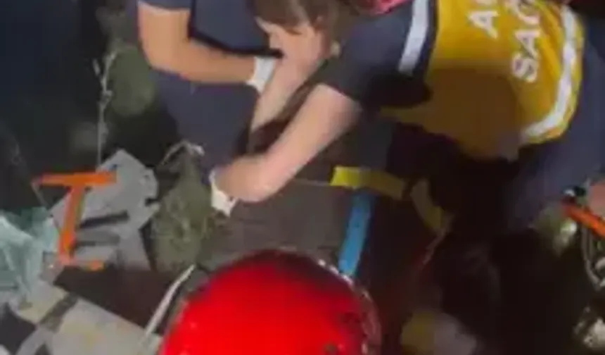 Osmaniye’de TIR Dorsesine Çarpan Çekici Devrildi: 1 Yaralı
