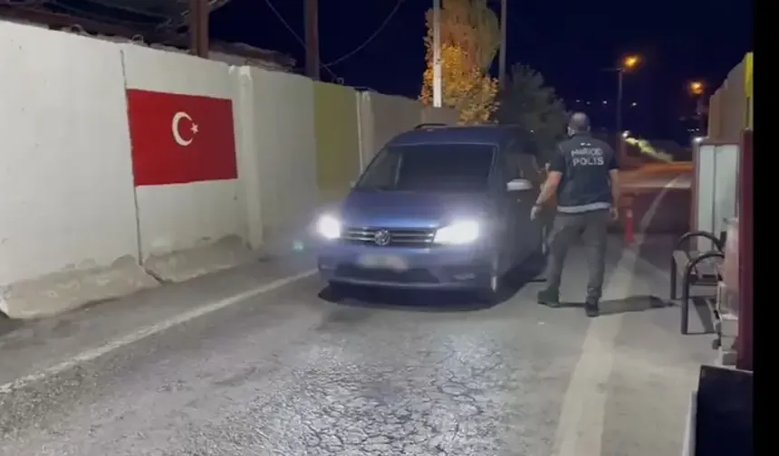Araç Stepnesinde 6,5 Kilo Uyuşturucu Ele Geçirildi; 2 Tutuklama