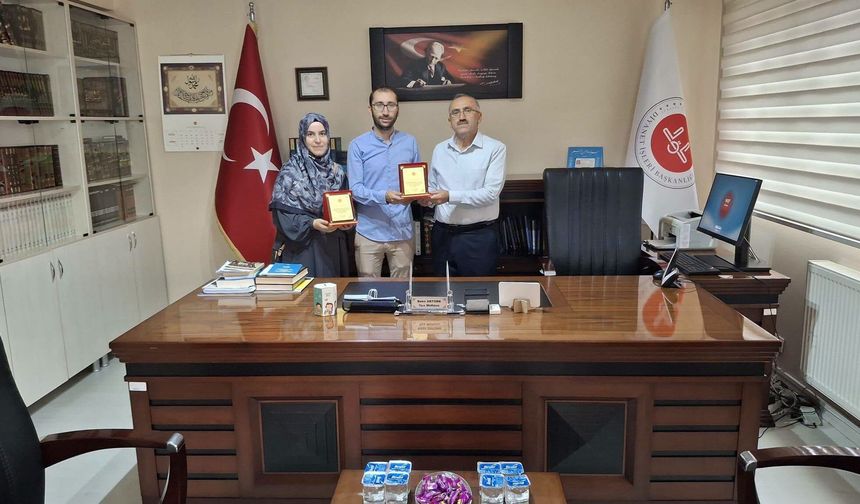 Erbaa İlçe Müftülüğünden Veda Eden Görevlilere Plaket Takdim Edildi