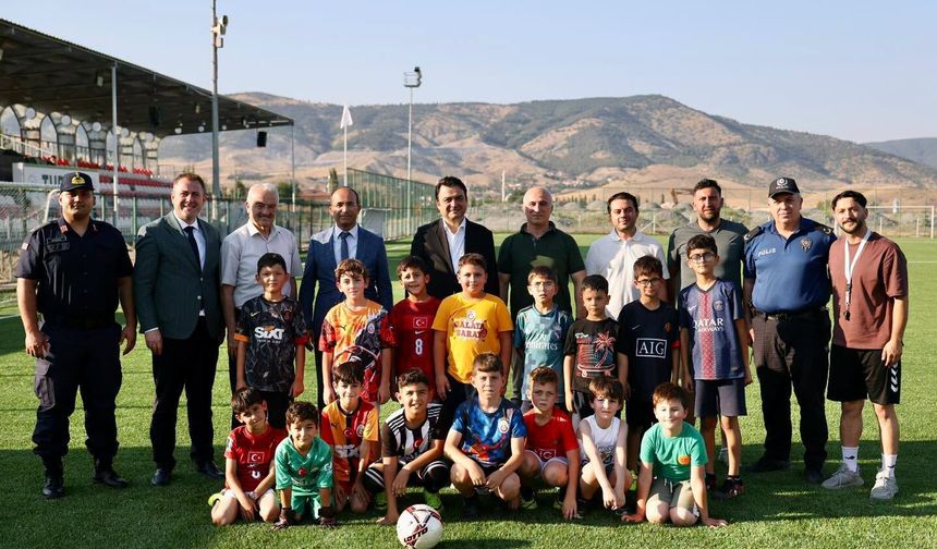 Vali Abdullah Köklü Turhal'da Futbol Okulunu Ziyaret Etti
