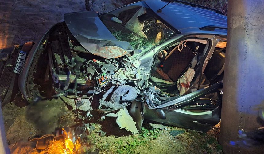 Tokat`ta Hafif Ticari Araç Yol Kenarına Savruldu; 1 Ölü, 3 Yaralı