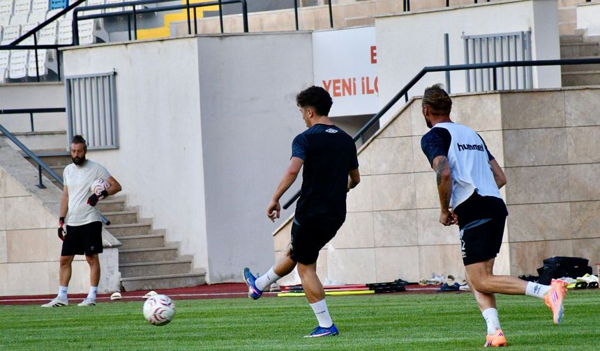 Efor Çay Erbaaspor’da Yeni Sezon Mesaisi Hız Kesmiyor: Antrenmanın Neşesi Minik Uraz Oldu