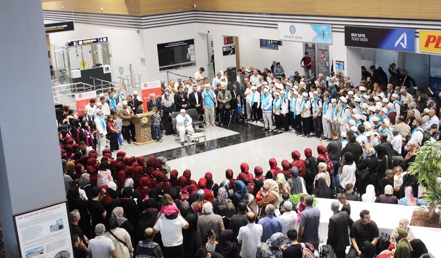 Tokat’ta 190 Kişilik Hafızlar Kafilesi Dualarla Kutsal Topraklara Uğurlandı