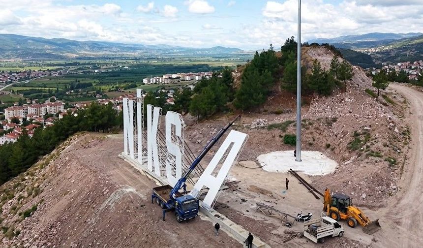 Niksar’ın Yeni Simgesi Yükseliyor: Dev "NİKSAR" Yazısında Sona Doğru