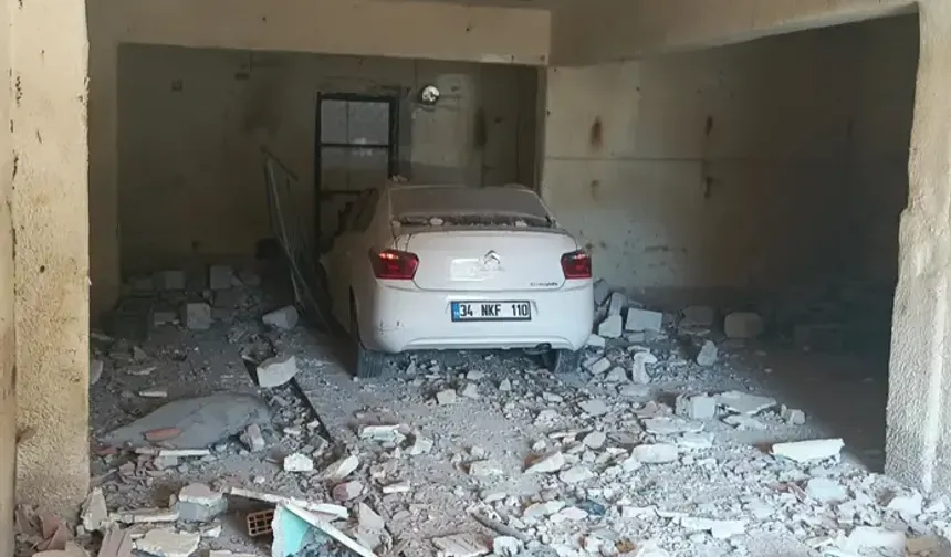 Otomobil Su Dolum Tesisine Girdi: 3 Yaralı