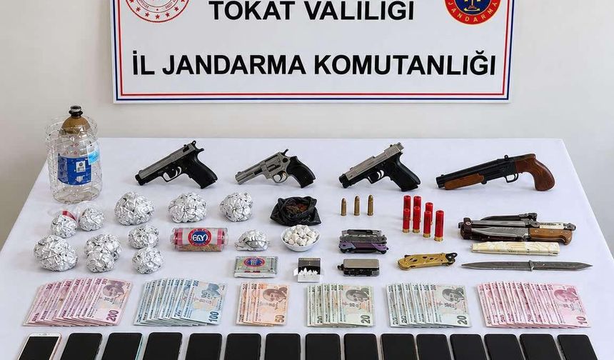 Tokat’ta Jandarmadan Zehir Tacirlerine Büyük Darbe: 3 İlçede 20 Şüpheli Yakalandı
