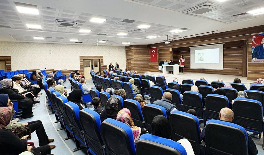 Turhal Sosyal Hizmet Merkezi’nden Ailelere "Bilinçli Medya Kullanımı" Eğitimi