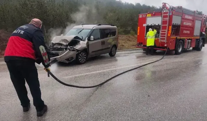Hafif Ticari Araç TIR’a Çarptı: 1 Yaralı