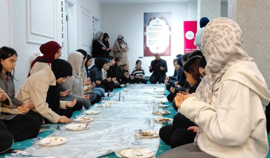 Erbaa’da Gençlik Merkezi’nde Liseliler İçin Program Düzenlendi