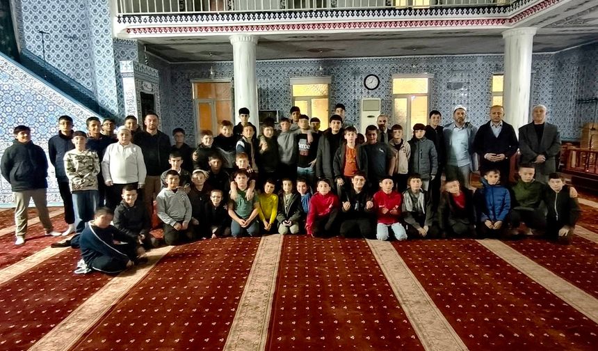 Erbaa’da "Vakti Kuşanmak" Projesi Kapsamında Gençler Camide Buluştu