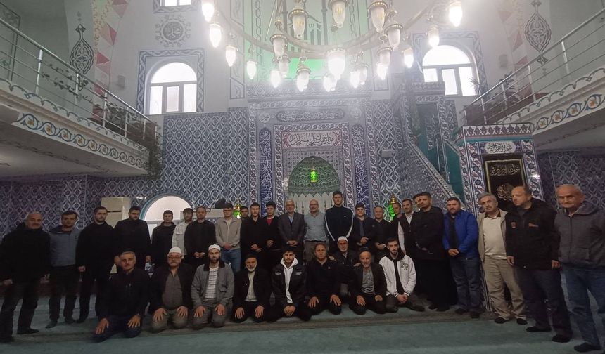 Erbaa Çarşı Camii’nde Sabah Namazı Coşkusu: "Şehirlerin Kalbi Camilerde Buluşuyoruz"
