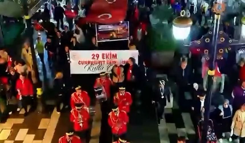 Erbaa’da Cumhuriyet Coşkusu: Vatandaşlar Bayraklarla Yürüdü