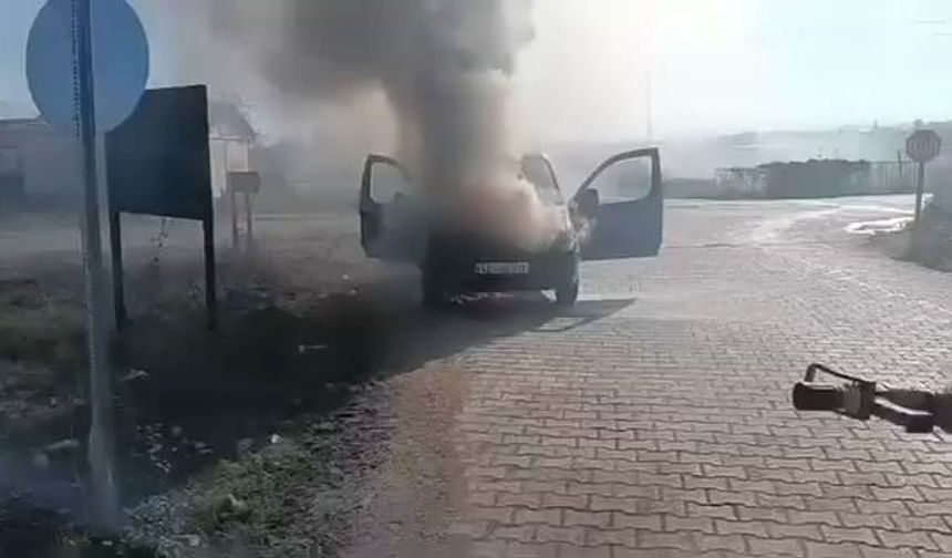 Erbaa’da Seyir Halindeki Hafif Ticari Araçta Yangın Paniği