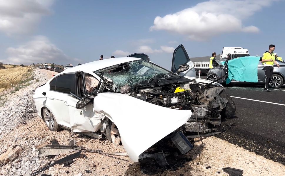 Tokat’ta İki Otomobil Çarpıştı; Evli Çift İle 2 Aylık Bebekleri Öldü
