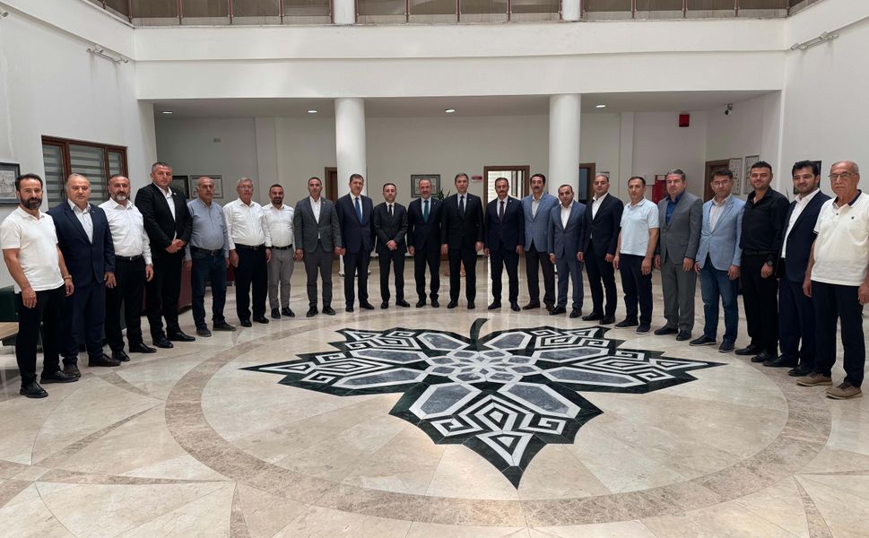 Zafer Sırakaya’dan AK Parti Tokat İl Başkanlığı’na Ziyaret