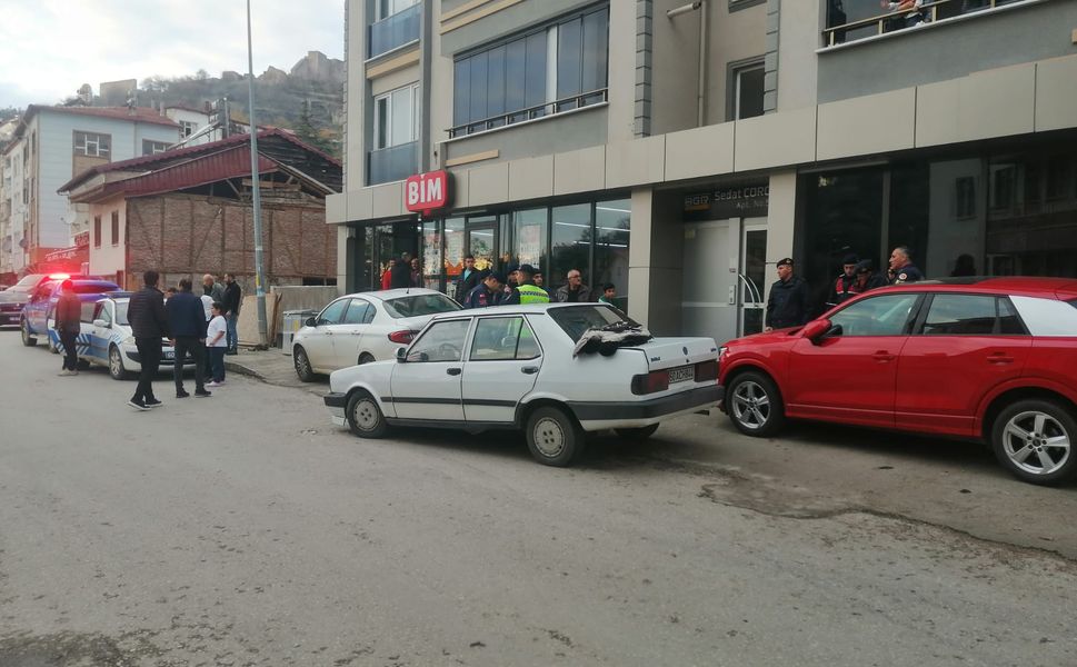 Niksar’da “Dur” İhtarına Uymayan Sürücü Jandarma Personeline Çarptı