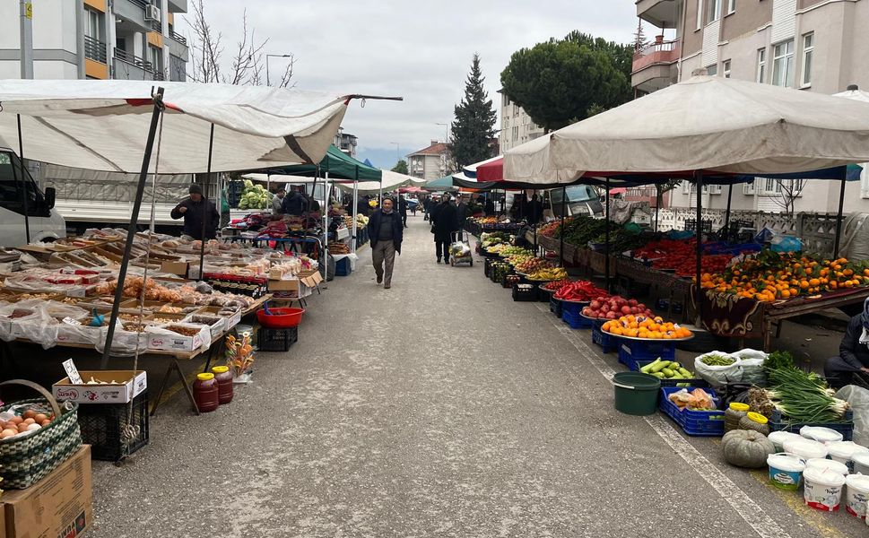 Erbaa’da Pazarcı Esnafı Soğuk Havanın Etkisi Altında