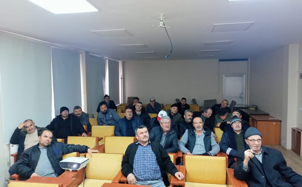 Erbaa’da Bilinçli Tarım Seferberliği: Üreticilere "Bitki Koruma" Eğitimi